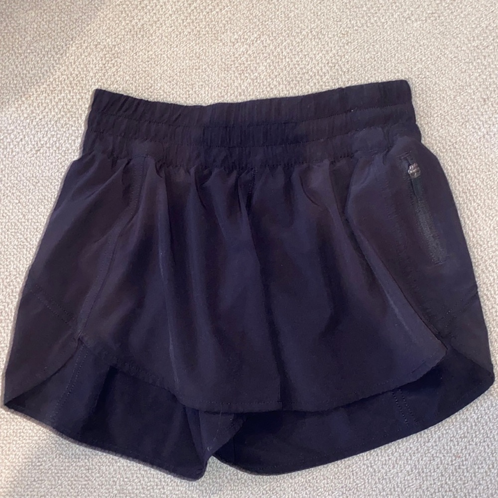 Lululemon shorts size 6